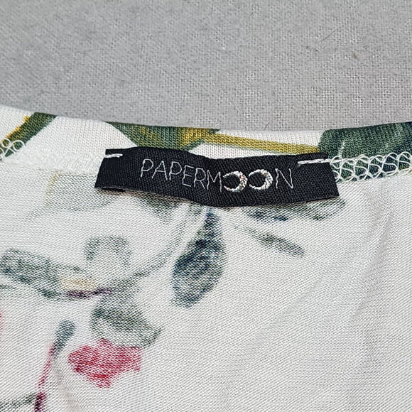 Papermoon Womens Sleeveless V Cut Top White With Red Pink Floral Tank Sz 3X NWOT - Picture 4 of 5